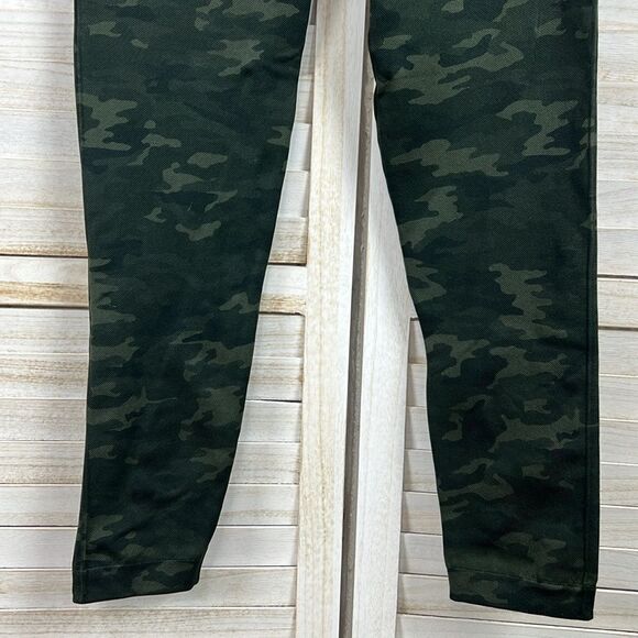 SPANX Look At Me Now Seamless Camo Leggings Large - Picture 6 of 8